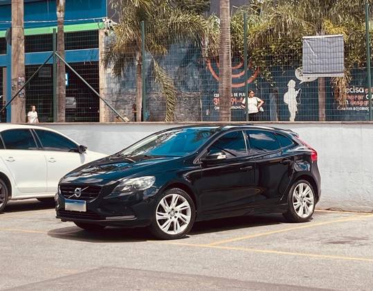 VOLVO V40 2.0 T4 DYNAMIC TURBO GASOLINA 4P AUTOMÁTICO
